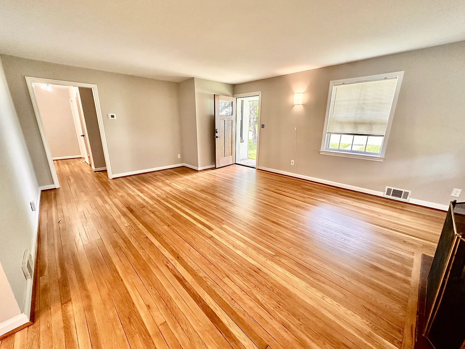 3 bed, 2200 sqft, $3,800 — Photo 3