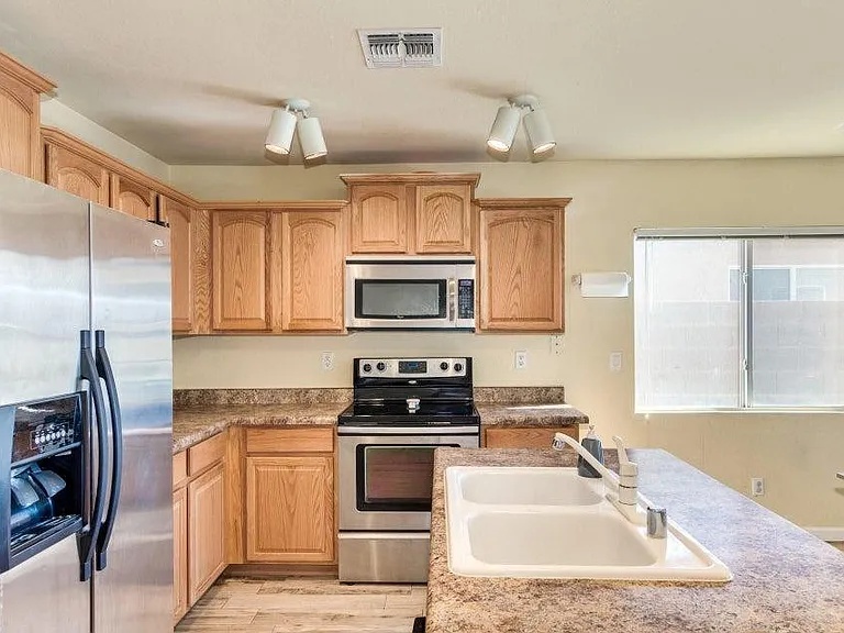 11591 W Cheryl Dr — Photo 4