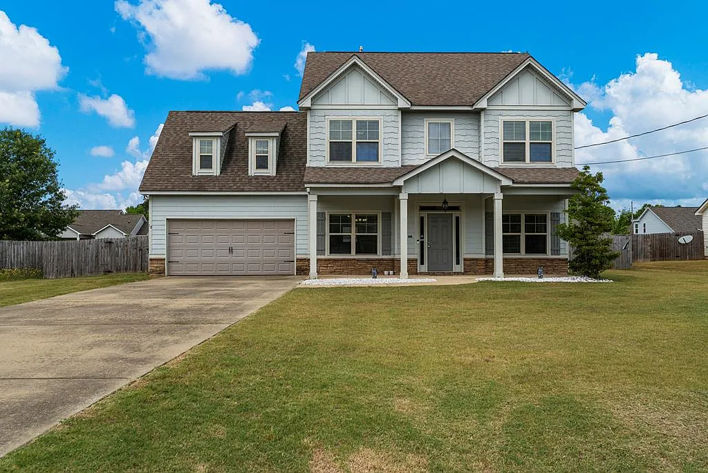 18 Churchhill Dr photo 1
