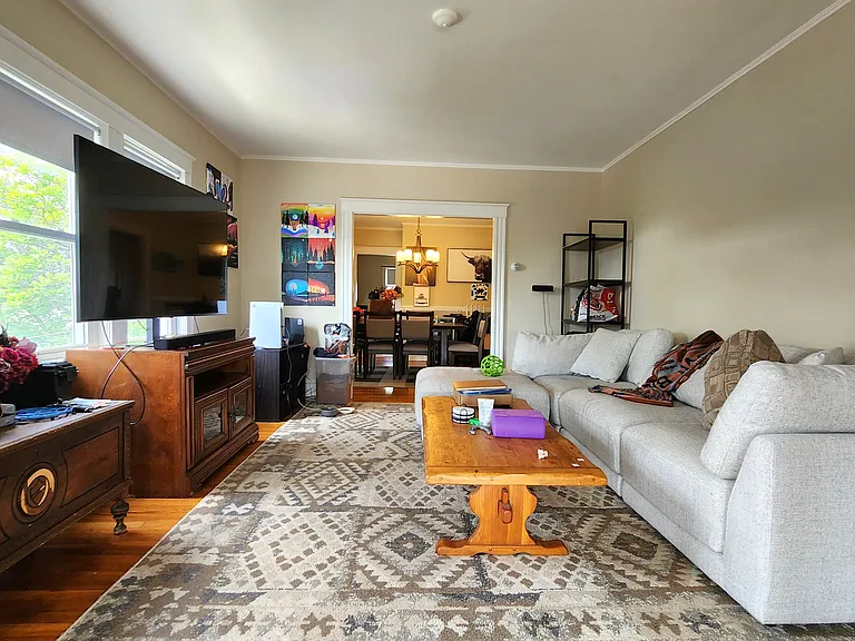 62 Westminster Ave — Photo 1