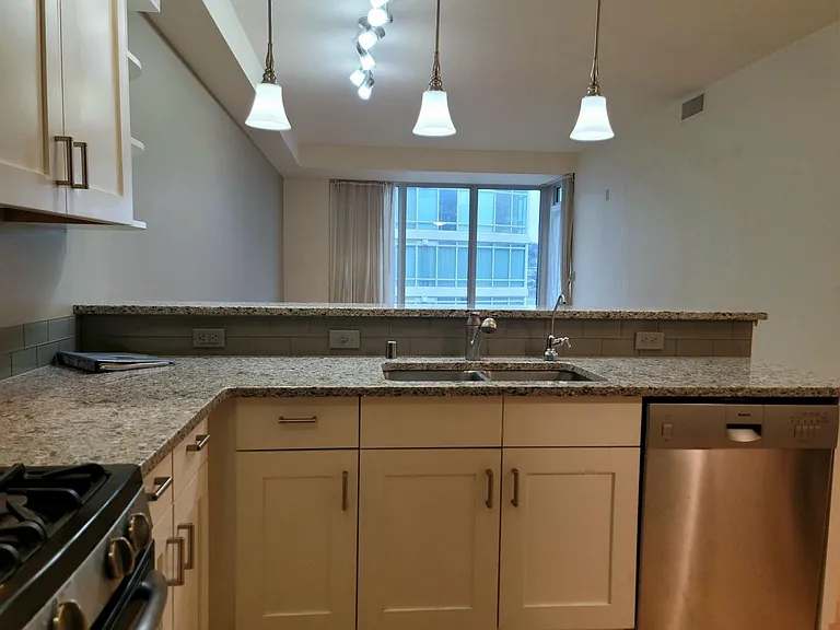 320 Washington Ave #407 — Photo 9