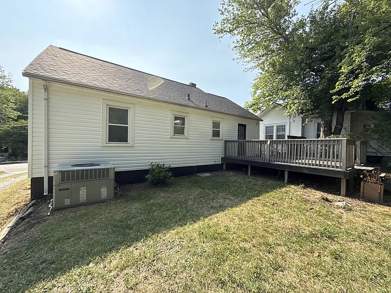 913 Glenwood Ave — Photo 2