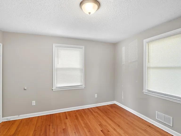 4924 Frankford Ave — Photo 12