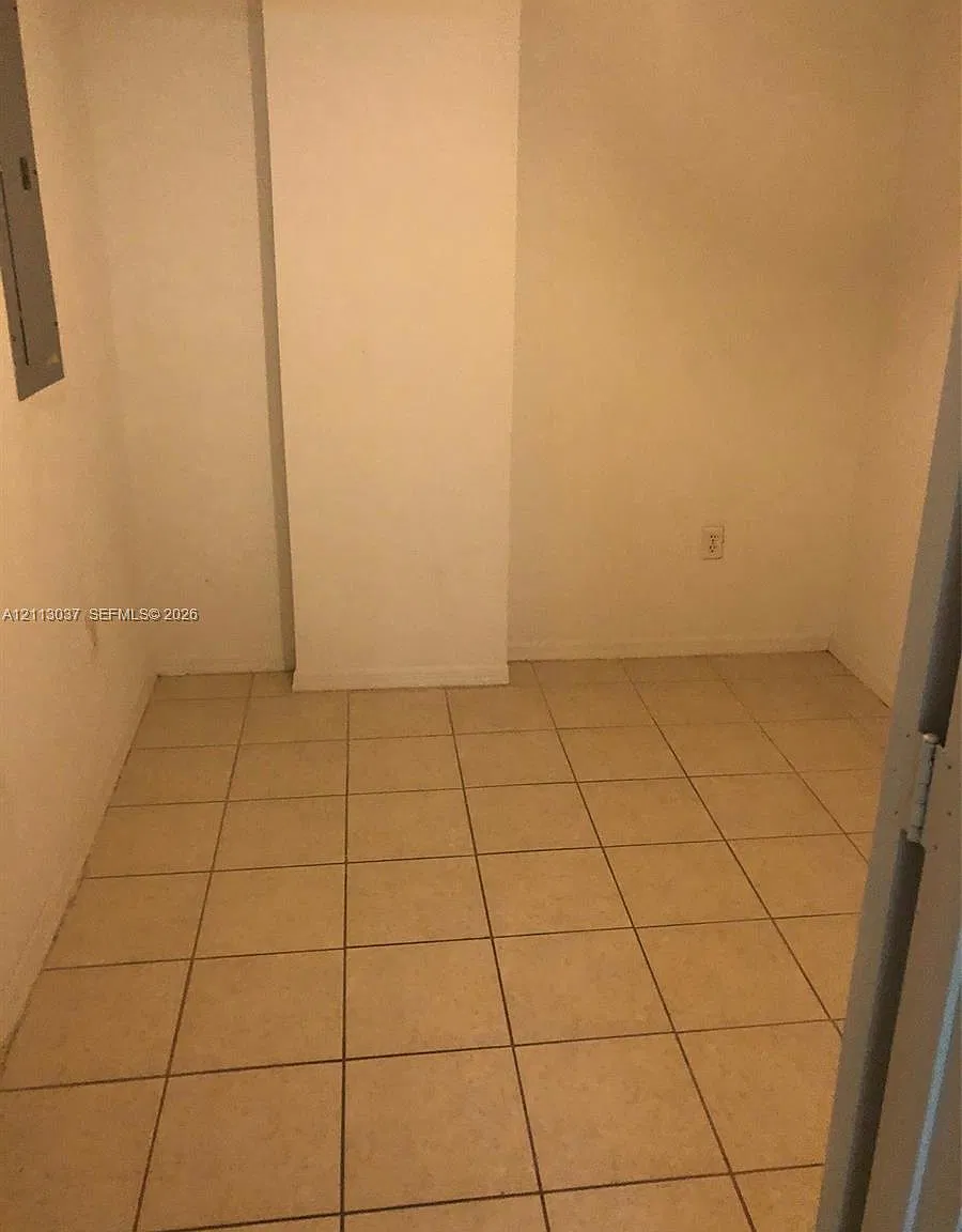 Diamond Tower Condo — Photo 2