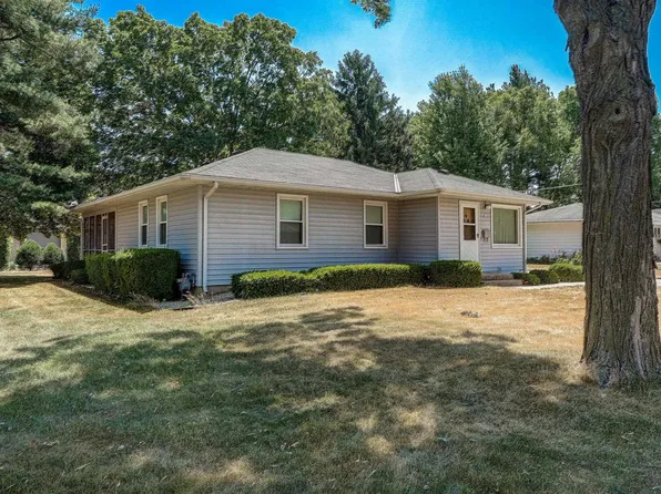 80 5th St, Prairie Du Sac, WI 53578