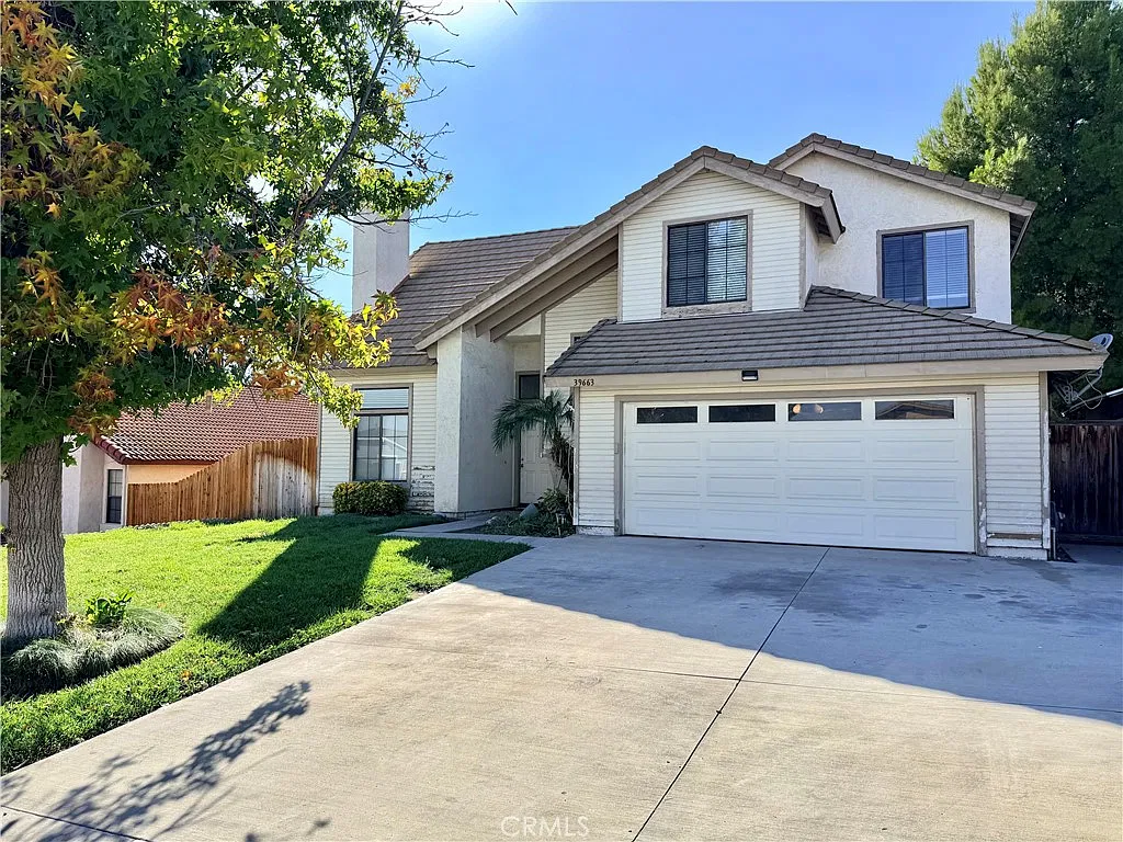 4 bed, 2.5 bath, 1640 sqft, $3,095 — Photo 1