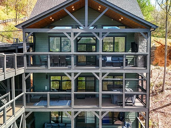2nd image of 309 Pinnacle Dr