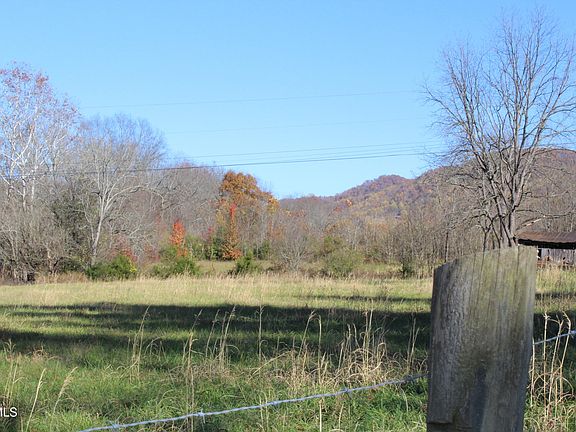 4th image of 215 Autumn Dr