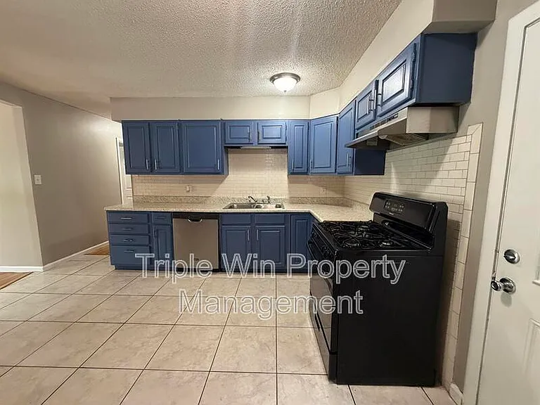 714 Undercliff Dr — Photo 11