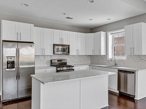 5th image of 1921 W Diversey Ave #502