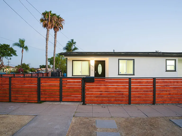 4481 Dwight St — Photo 4