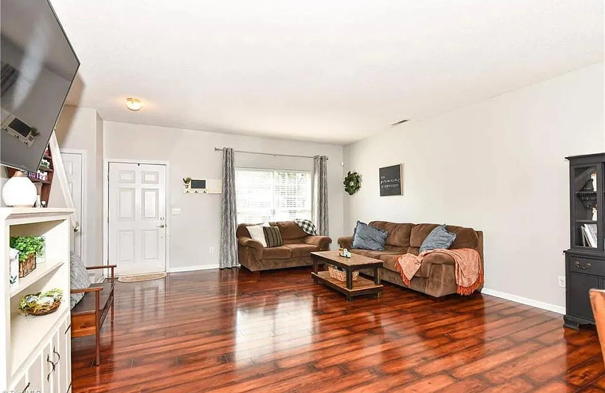 1 Blackhaw Ct — Photo 4