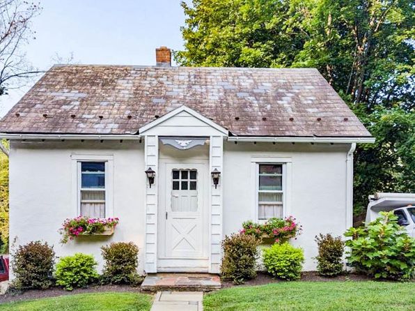 3112 Honeysuckle Rd, Bethlehem, PA 18015