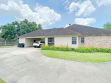 4 bed, 2309 sqft, $2,700 — Photo 2