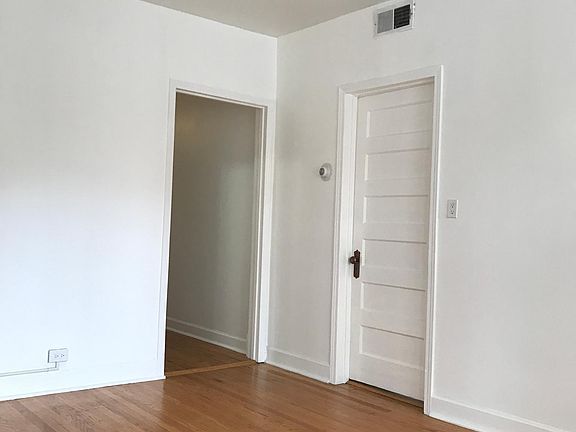 2nd image of 3225 N Hamlin Ave #1