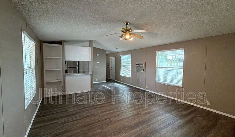 2067 E Charleston Ave — Photo 2