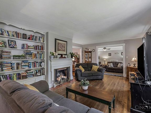 3rd image of 530 Emerson Ave