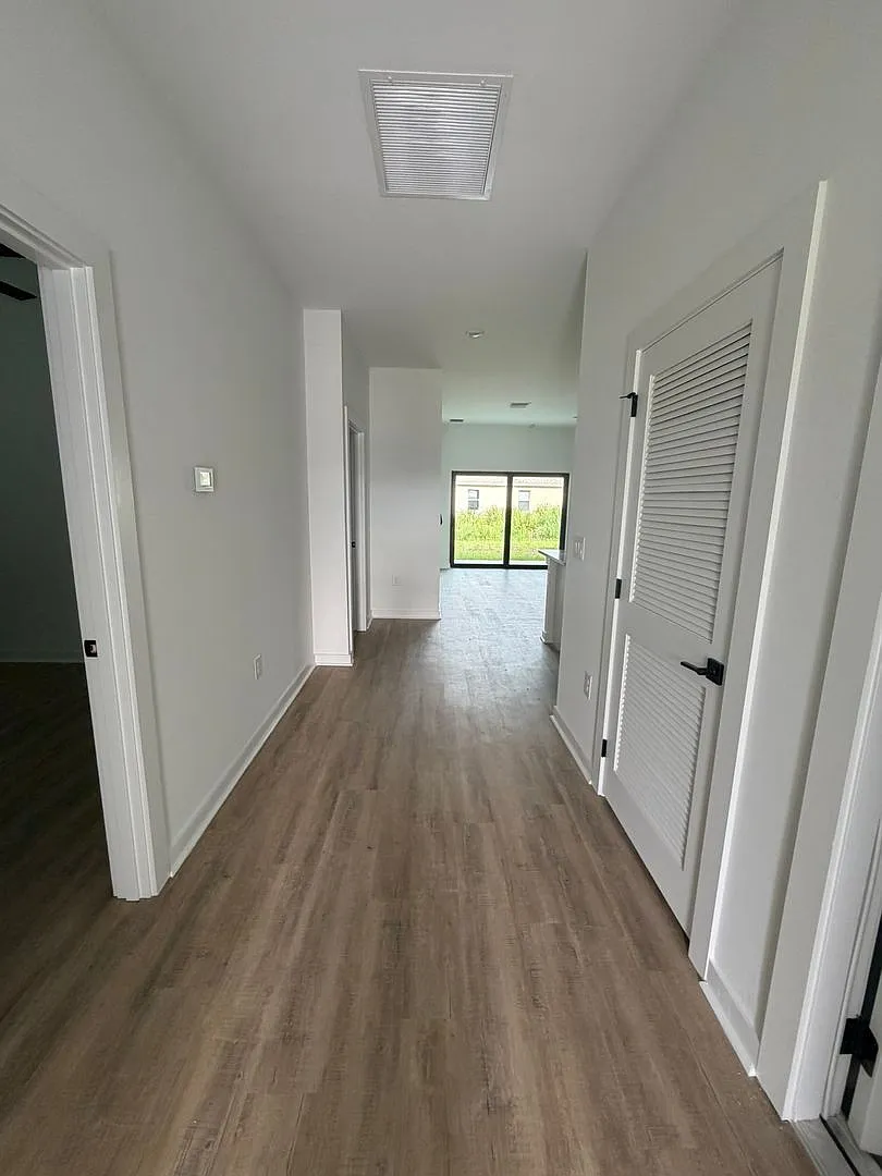 3 bed, 2.0 bath, 1198 sqft, $1,660 — Photo 2