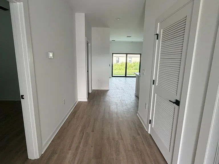 214 Ichabod Ave S — Photo 2