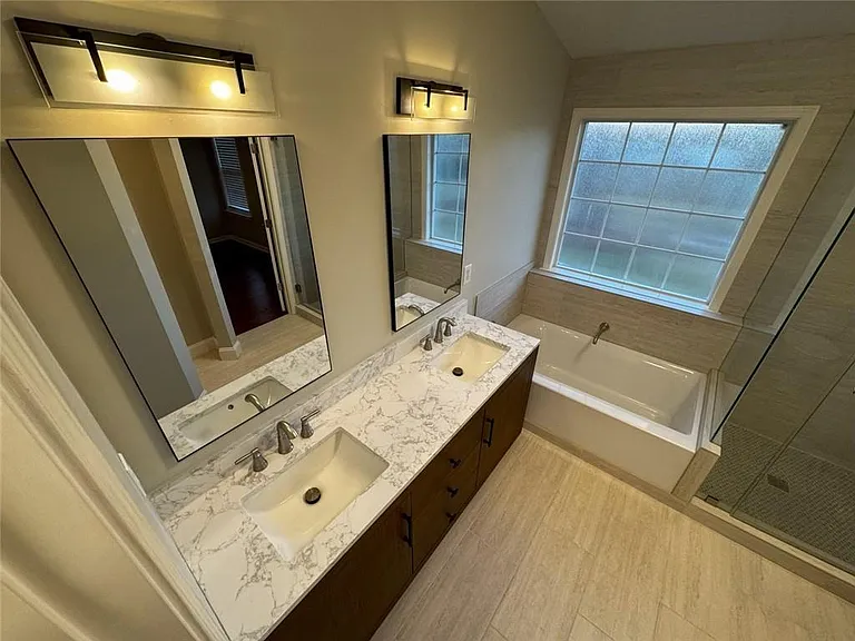 1425 Overland Xing — Photo 13