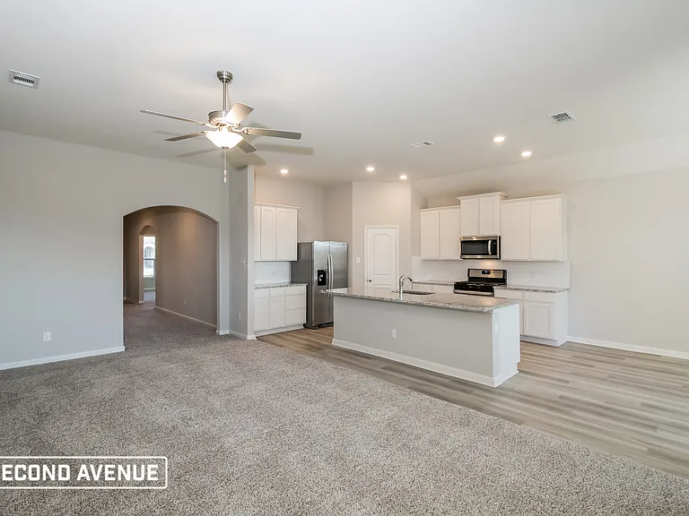 2105 Meadow Dr — Photo 3