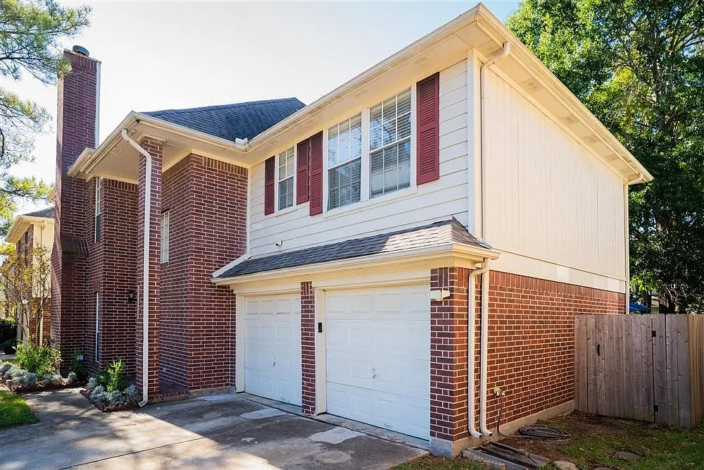 4 bed, 2.5 bath, 2162 sqft, $1,950 — Photo 2