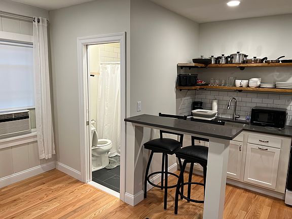 5th image of 31 W Harrison St #4