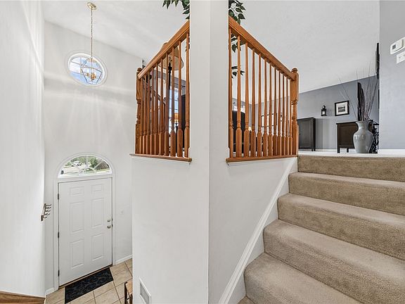 5th image of 204 Blue Grass Cir