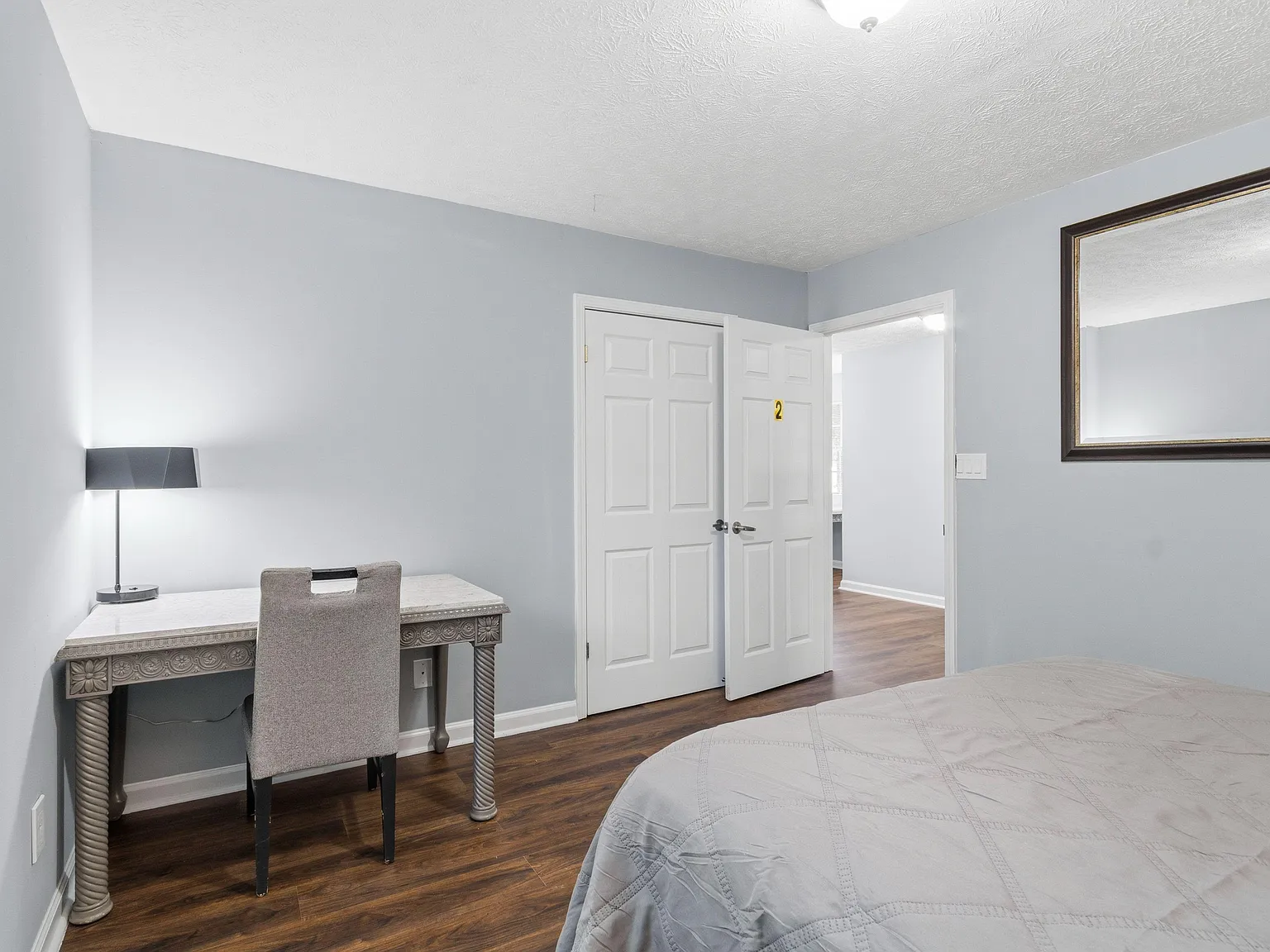 3 bed, 1.0 bath, 806 sqft, $888 — Photo 3