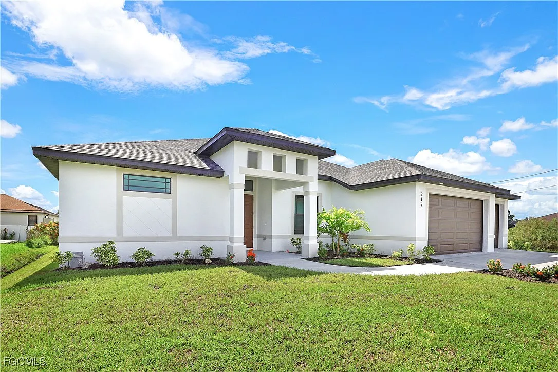 3 bed, 2.0 bath, 1885 sqft, $4,000 — Photo 2