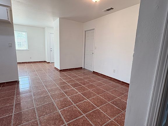 3rd image of 1541 N Central Ct