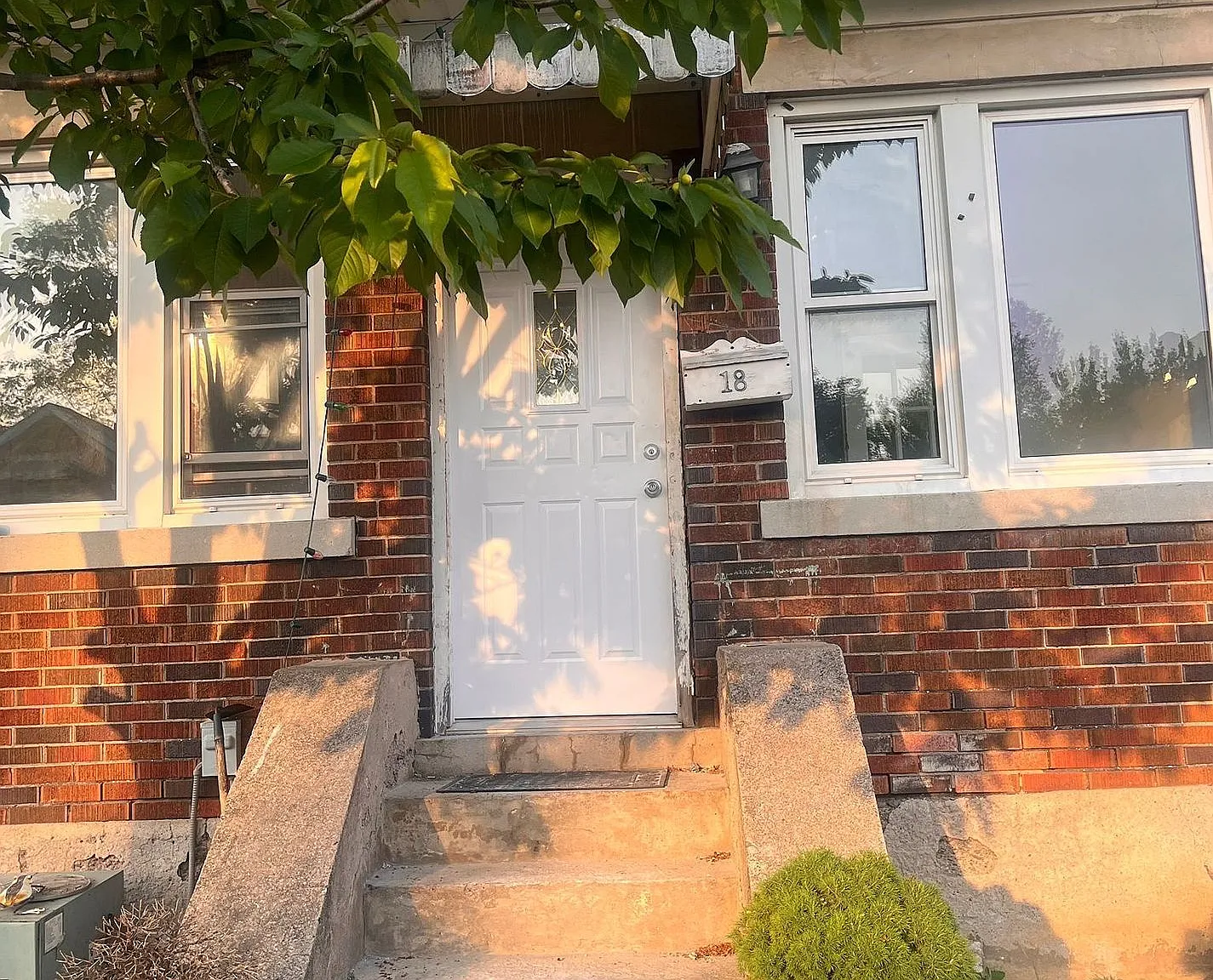 3 bed, $2,200 — Photo 2