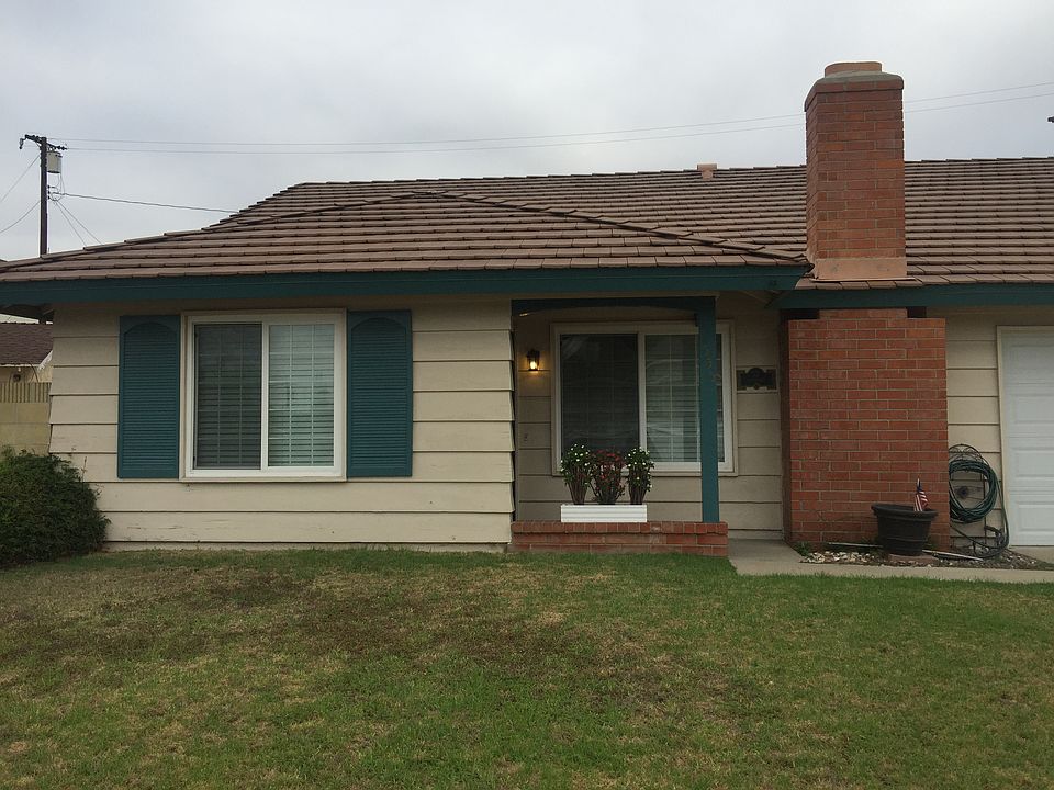 2nd image of 555 Aspen St