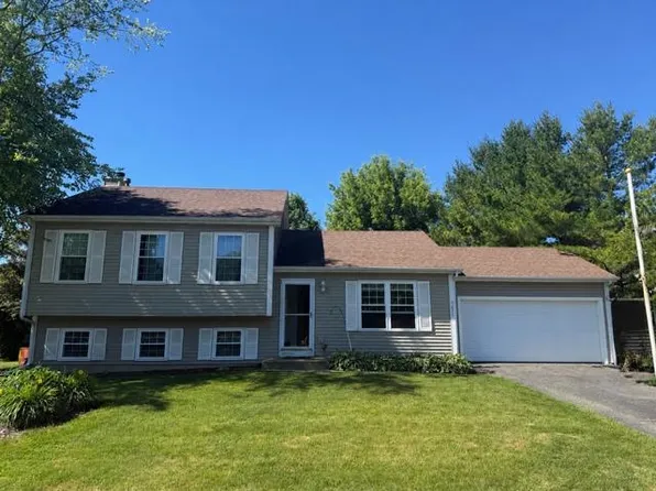 873 Oak Ridge Ln, Genoa City, WI 53128