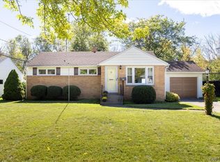 158 Park Forest Dr, Williamsville, NY 14221