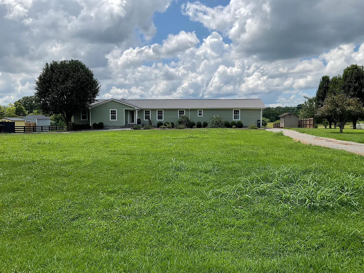 4 bed, 3.5 bath, 2500 sqft, $3,000 — Photo 1