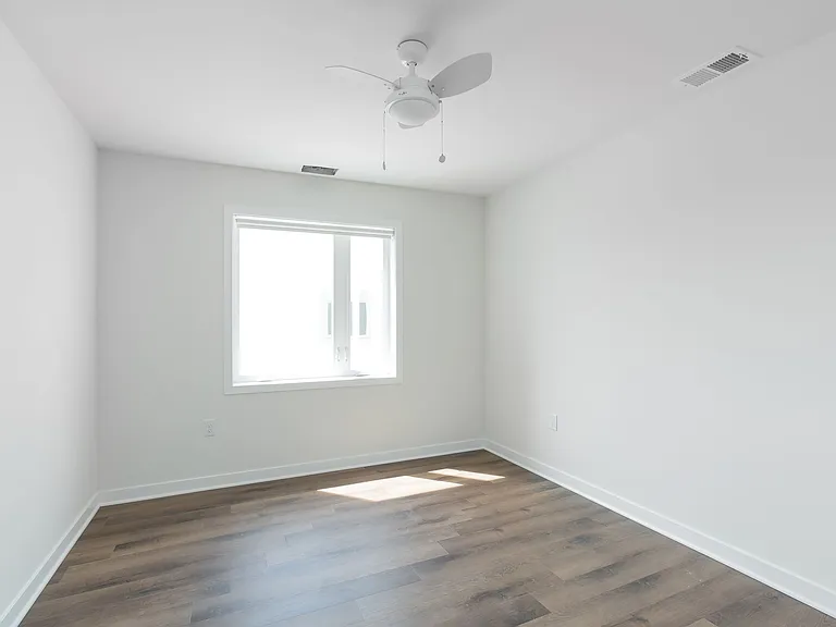 Graduate Pointe — Photo 5