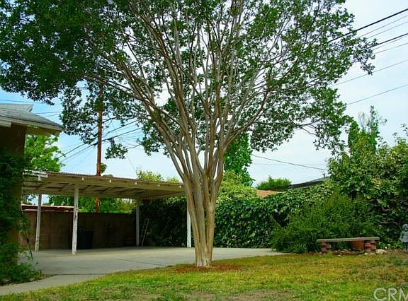 4th image of 566 W G St