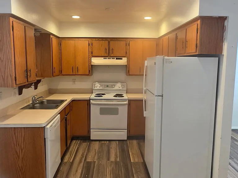 350 Moonlite Dr — Photo 1