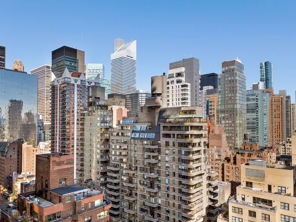 100 United Nations Plaza image 19 of 22