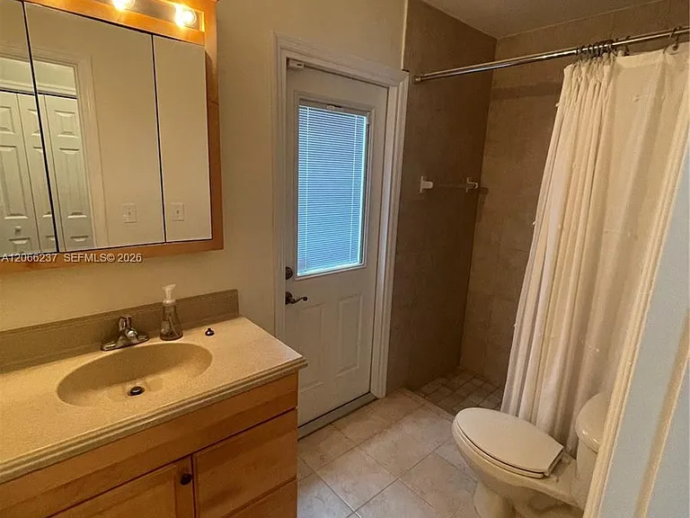 9301 SW 54th St — Photo 14