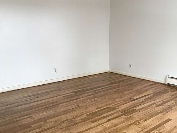 3rd image of 1231 W 8th St #3