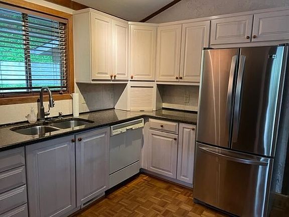 5th image of 312 Robin Rd