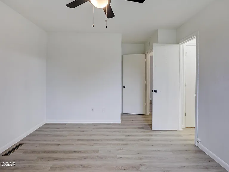 1119 S Saint Louis Ave — Photo 15