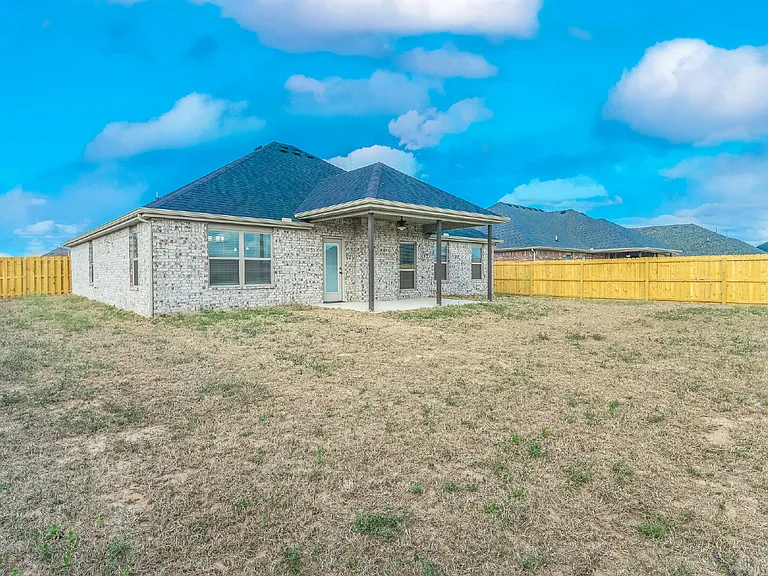 921 Sassafras Ln — Photo 10