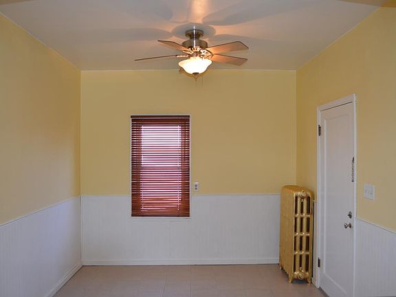 Bright & large eat in dining room