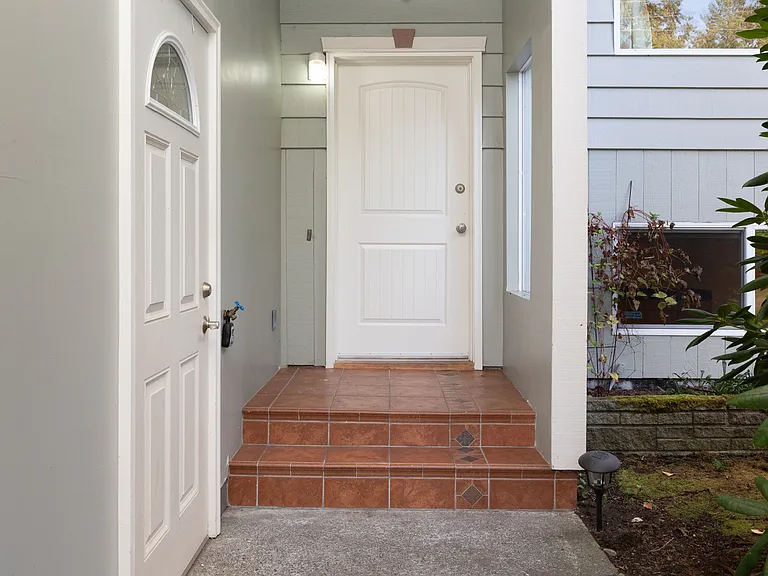 15323 SE 42nd St — Photo 5