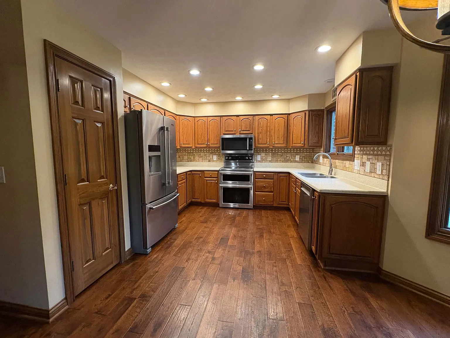 4 bed, 2971 sqft, $3,500 — Photo 2