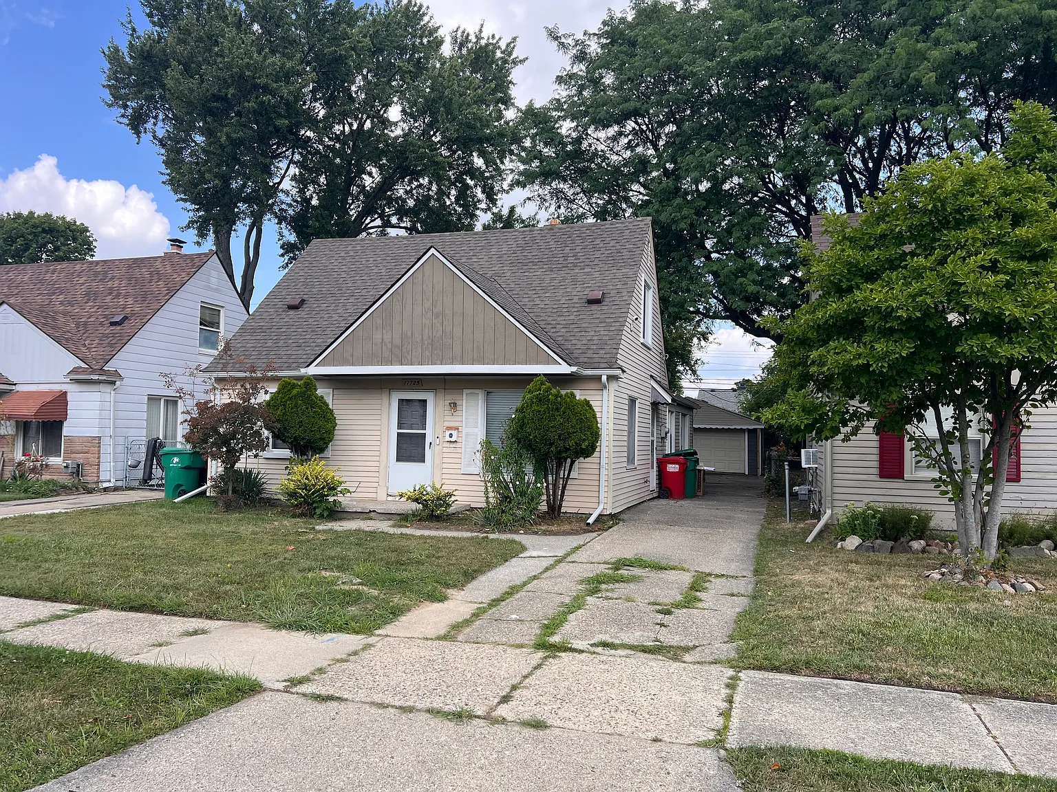 3 bed, 1305 sqft, $1,600 — Photo 1