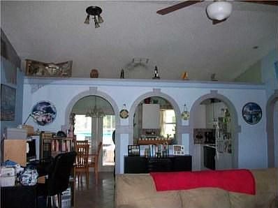 4th image of 1034 SW Facet Ave